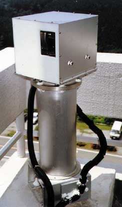 箱根町仙石原に設置された光波測量器