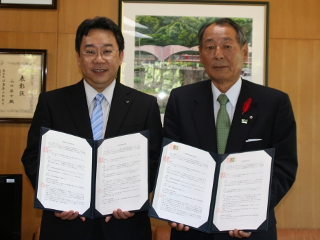 学校法人国際学園井上理事長　　　　　 山口箱根町長