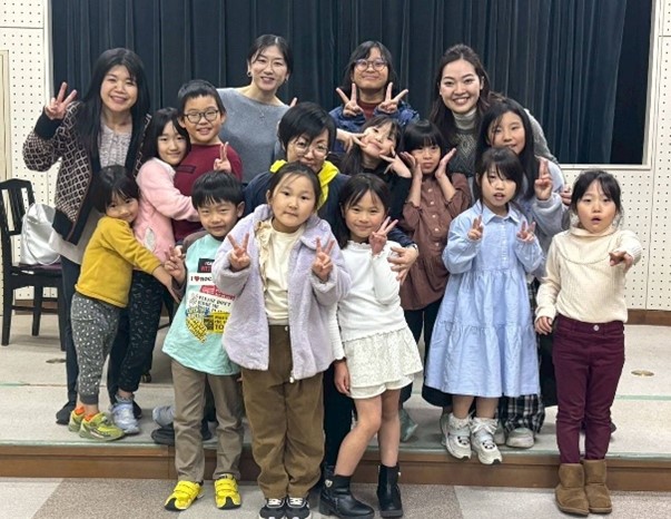 合唱参加の子どもたちと指導陣